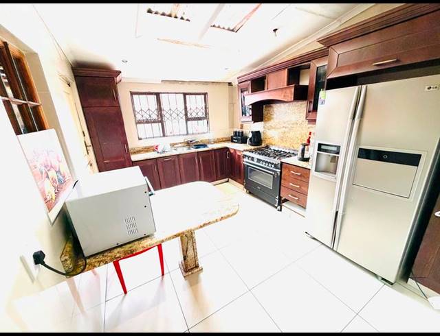 4 BEDROOM HOUSE FOR SALE IN YELLOWWOOD PARK